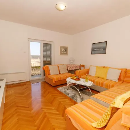 Apartment Apartman Lena