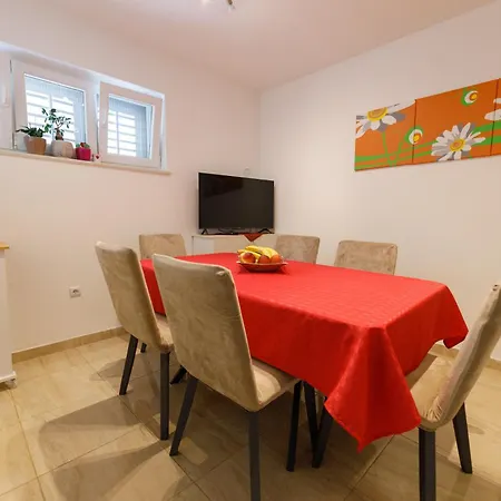 Apartman Lena Apartment