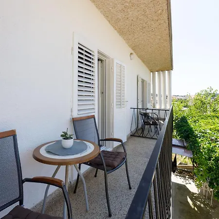Apartman Lena Apartment
